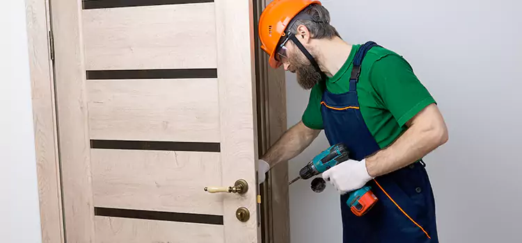 Replace Internal Door Handle with Lock Pinewood